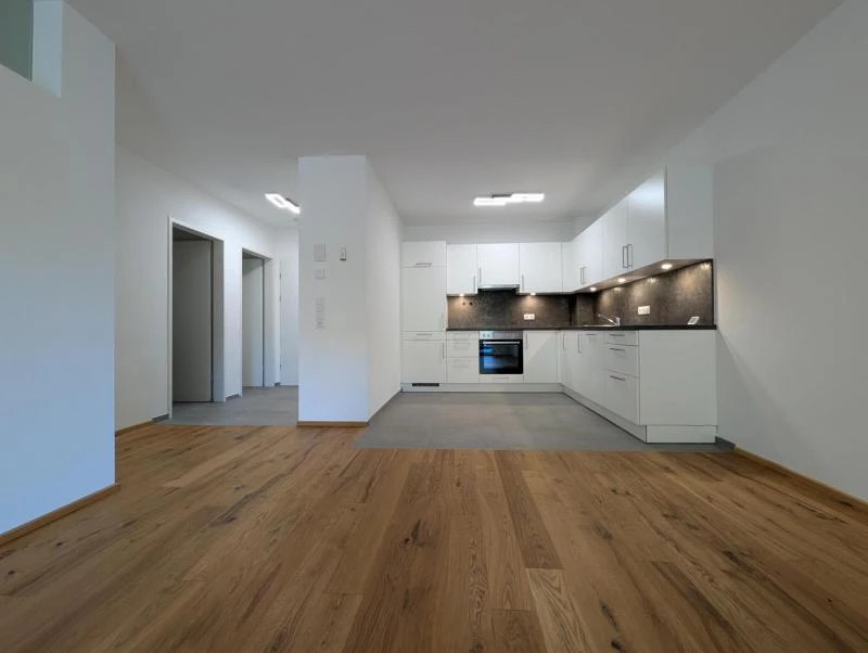 Geräumige 2-Zimmer-Wohnung mit Terrasse, Top-Ausstattung und Garagenstellplatz