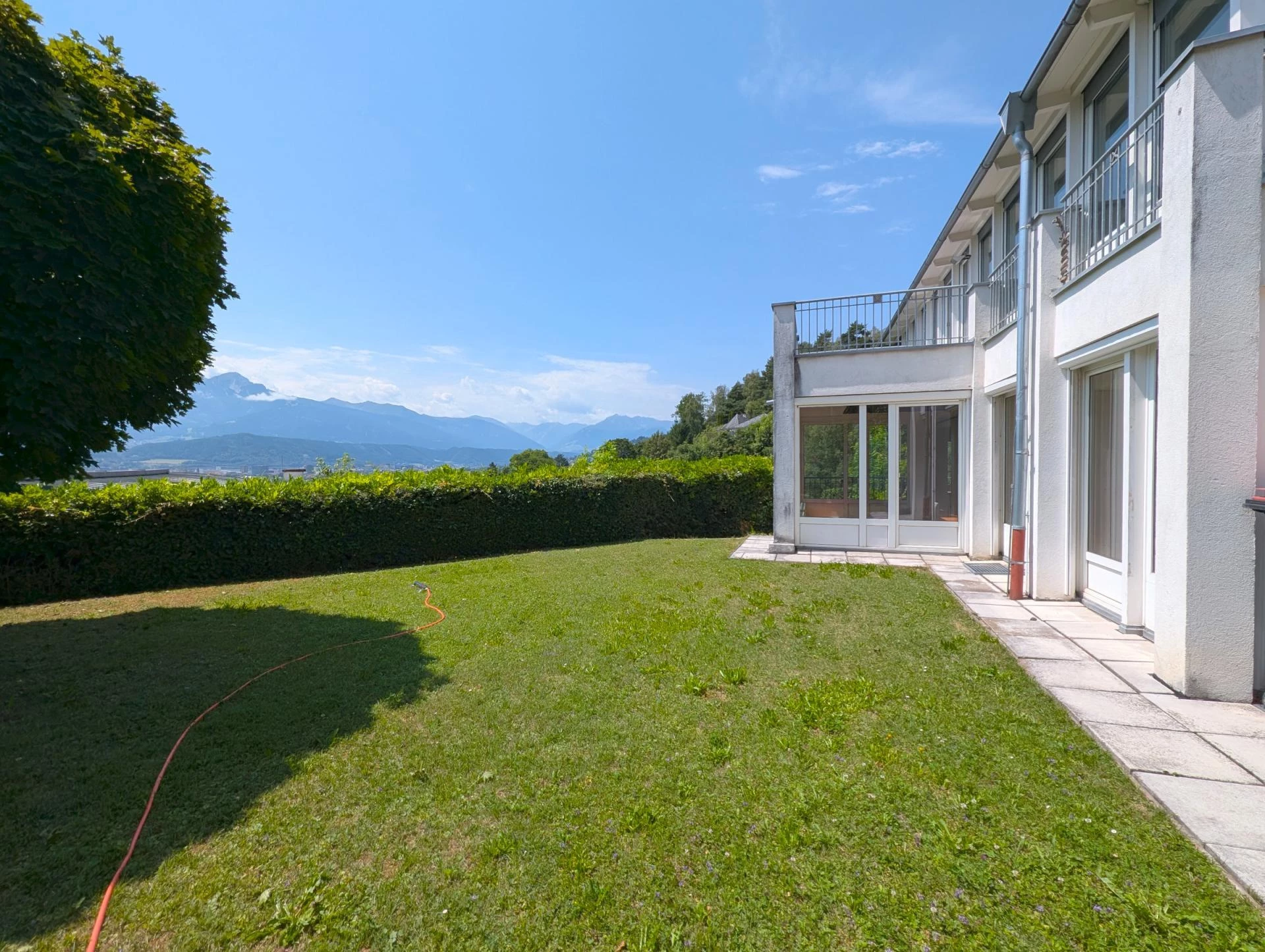 Büro mit Top-Aussicht und Garten – ideal für ungestörtes und produktives Arbeiten