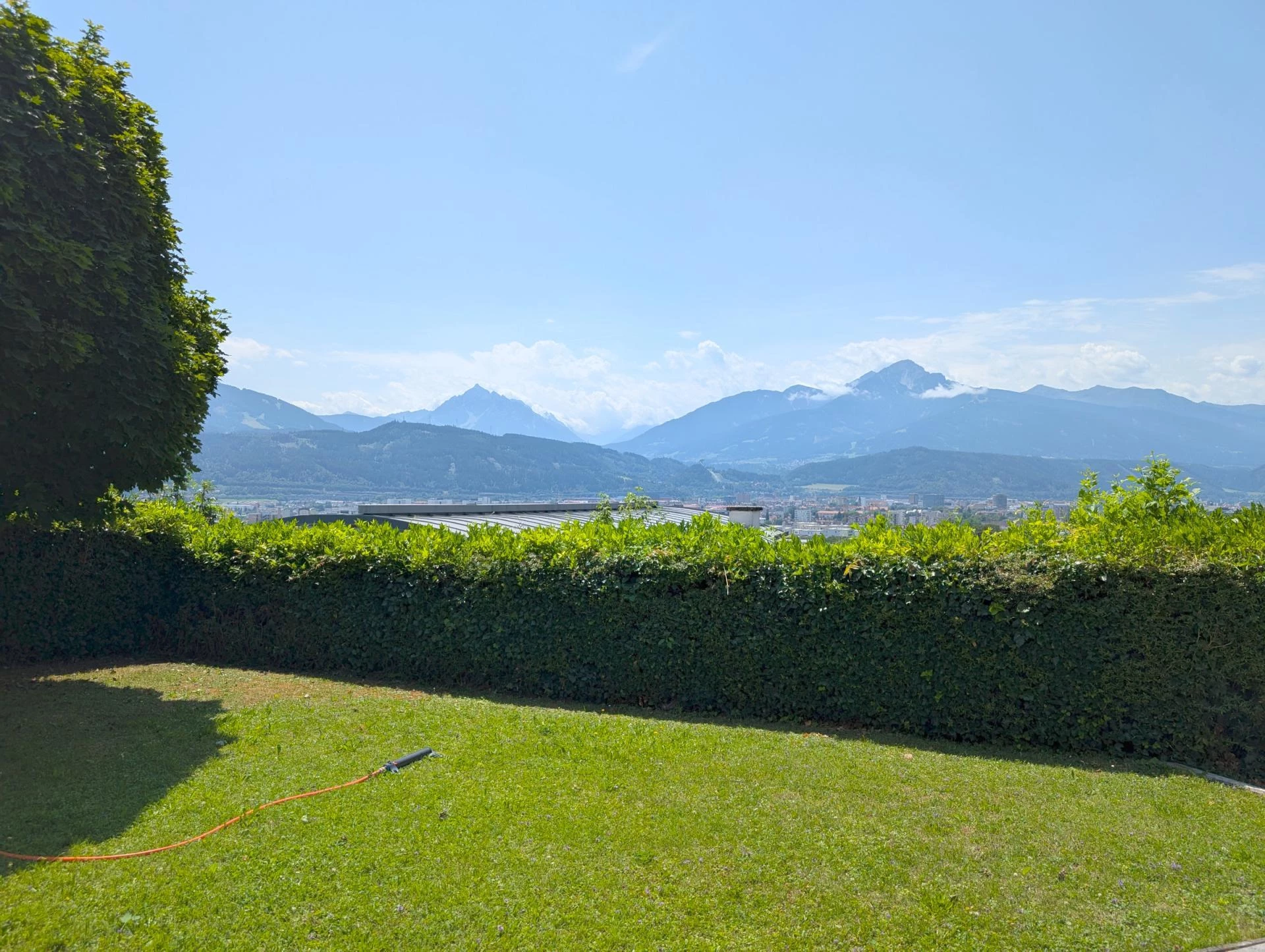 Büro mit Top-Aussicht und Garten – ideal für ungestörtes und produktives Arbeiten