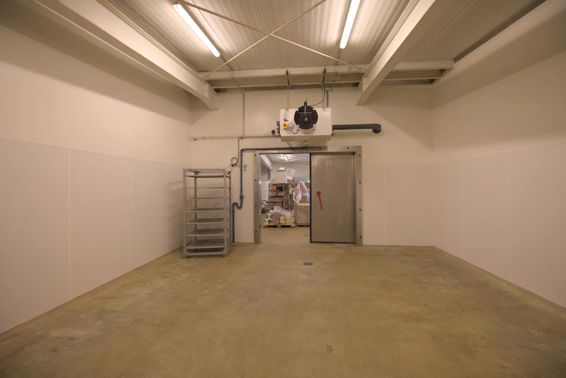 Produktions- und Lagerhalle für Lebensmittel mit Kühlflächen