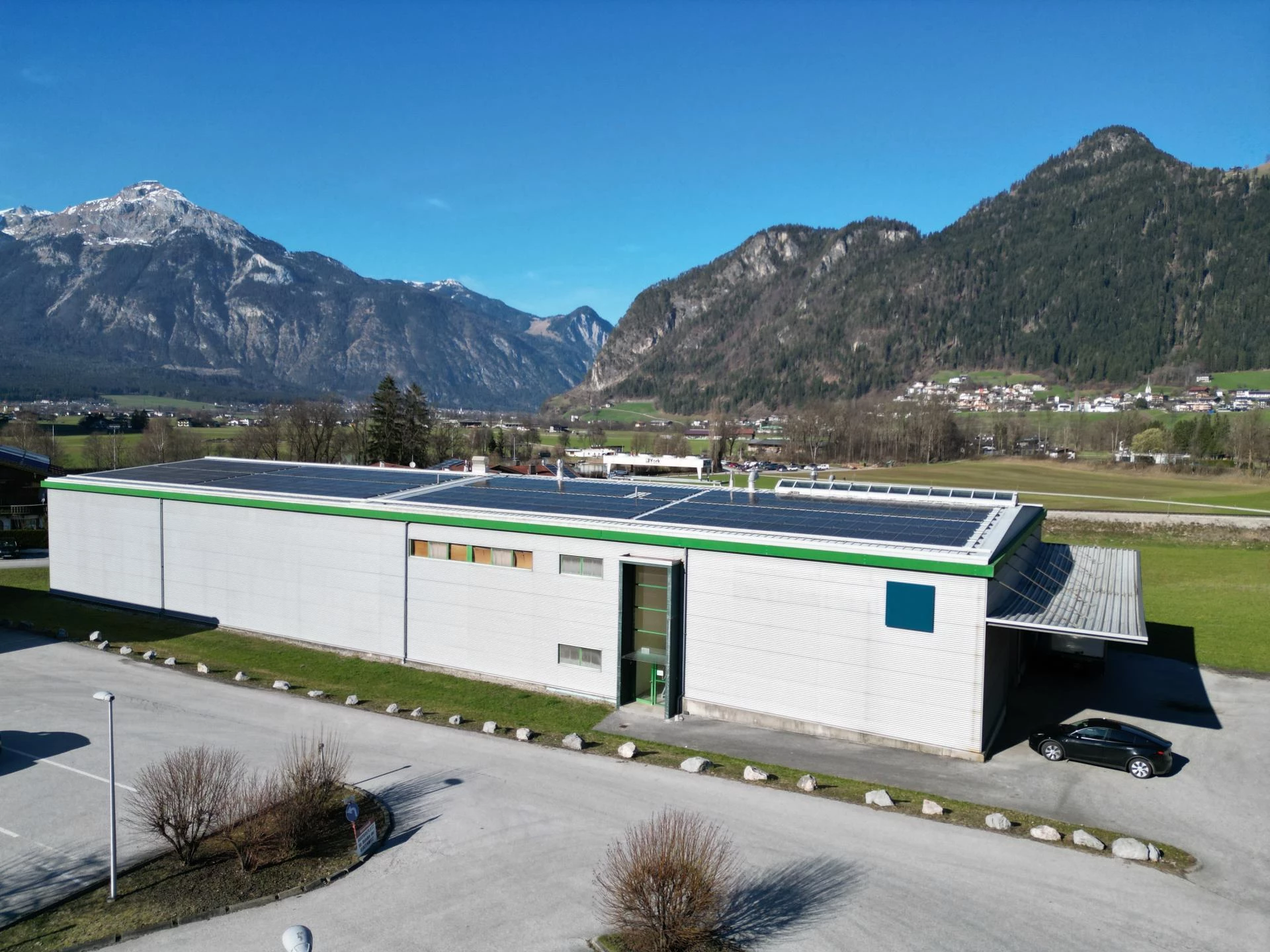Produktions- und Lagerhalle für Lebensmittel mit Kühlflächen