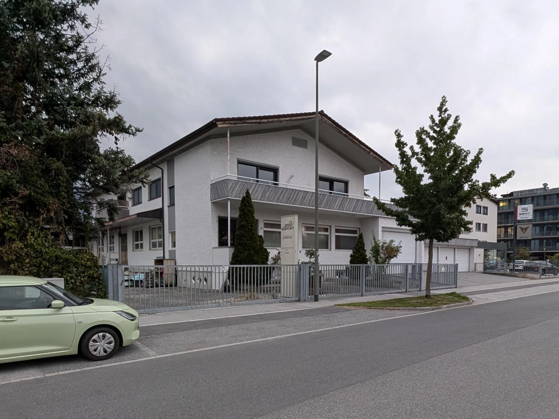 Parkfläche in der Rossau gesucht? Zentral gelegene Stellfläche für PKW und Transporter