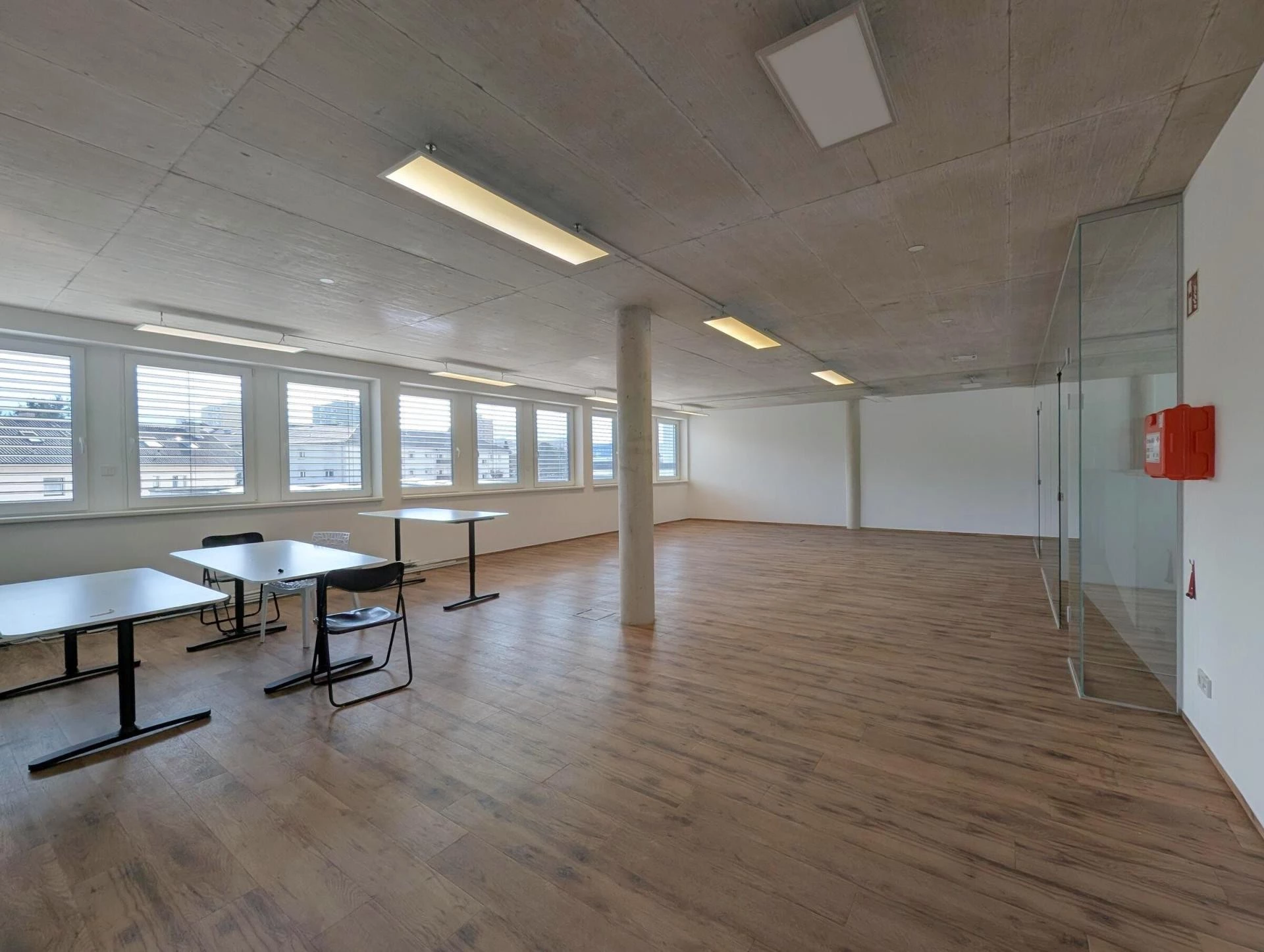 Repräsentativ und modern: Neuwertiges Büro mit hochwertiger Ausstattung
