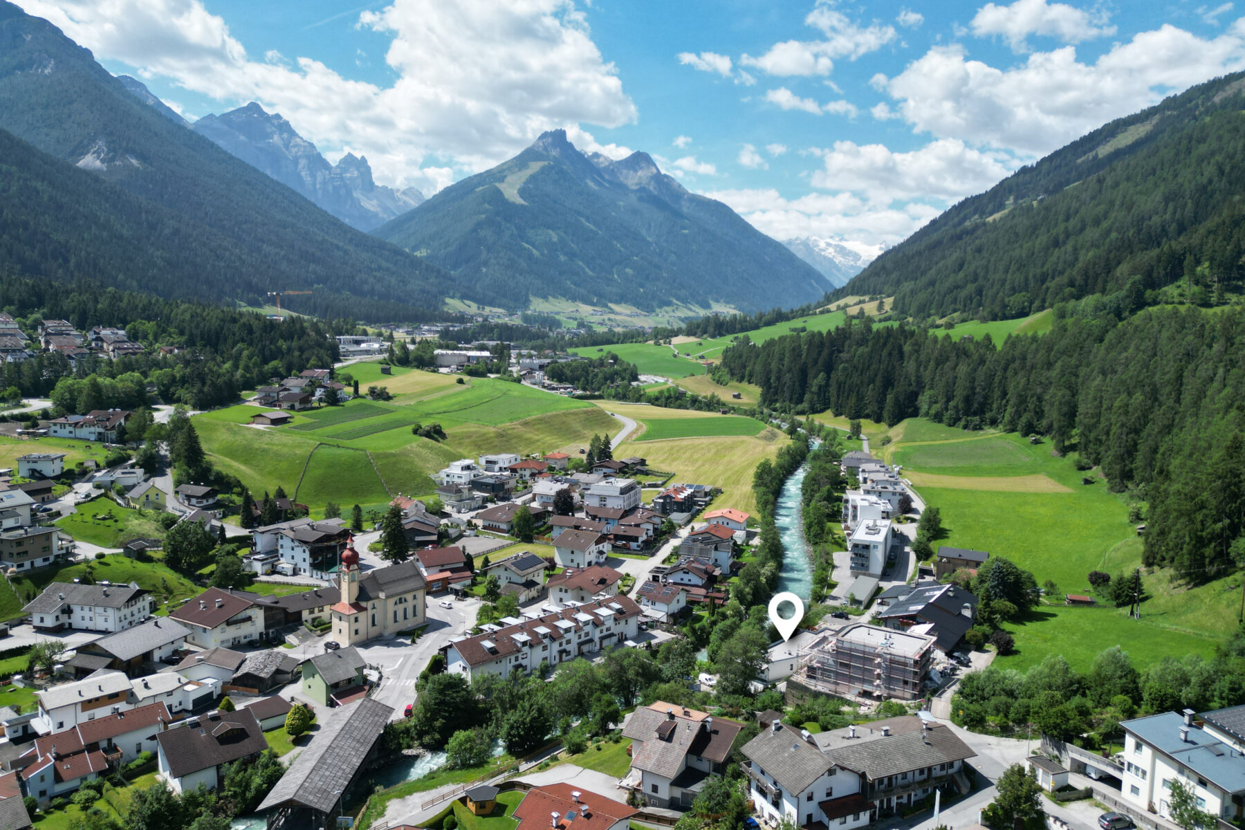 Luftbild der Lage des neuen Projektes HIMMELREICH im Stubaital - Fulpmes Medraz
