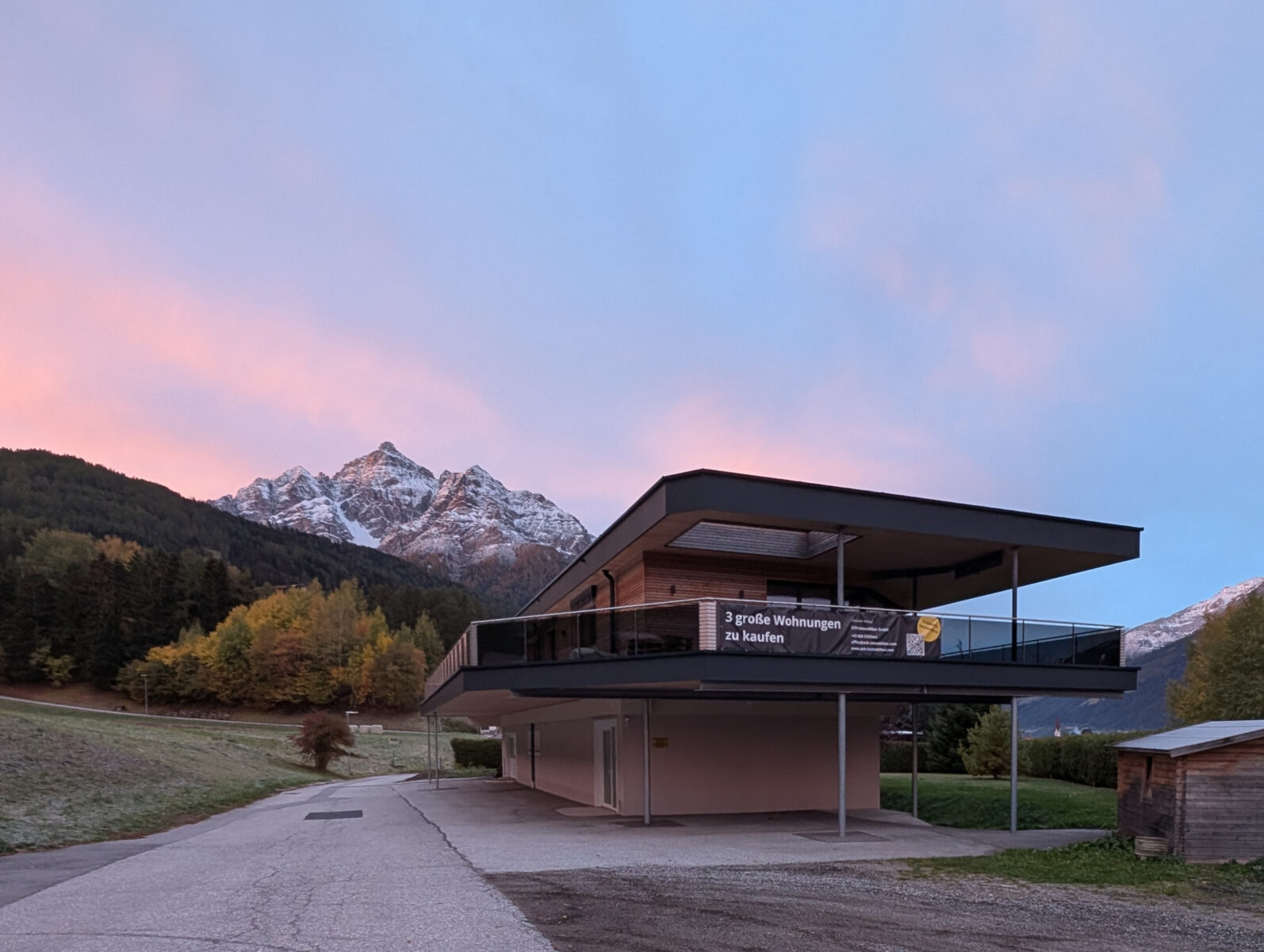 Mieders Porzens mit der Serles Morgenrot